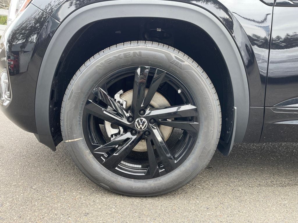 2026 Volkswagen Atlas Cross Sport 2.0T SEL R-Line Black