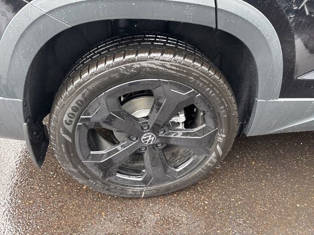 2025 Volkswagen Taos 1.5T SE Black