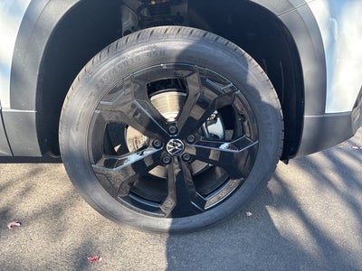 2025 Volkswagen Taos 1.5T SE Black