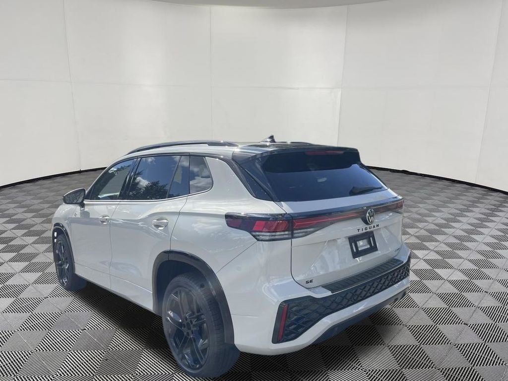 2026 Volkswagen Tiguan 2.0T SE R-Line Black