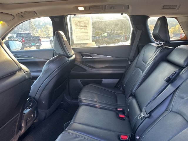 2022 INFINITI QX60 LUXE