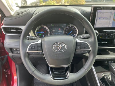 2022 Toyota Highlander Hybrid Platinum
