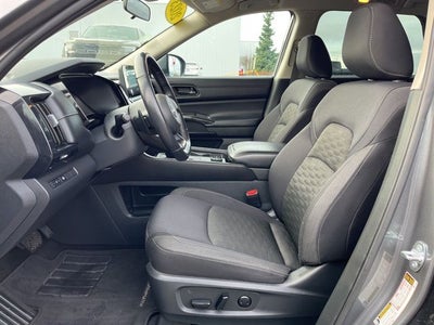 2023 Nissan Pathfinder SV