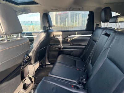 2018 Toyota Highlander SE