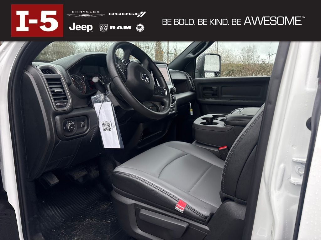 2026 RAM Ram 5500 Chassis Cab RAM 5500 TRADESMAN CHASSIS CREW CAB 4X4 84' CA