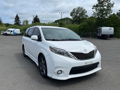 2017 Toyota Sienna SE 8 Passenger