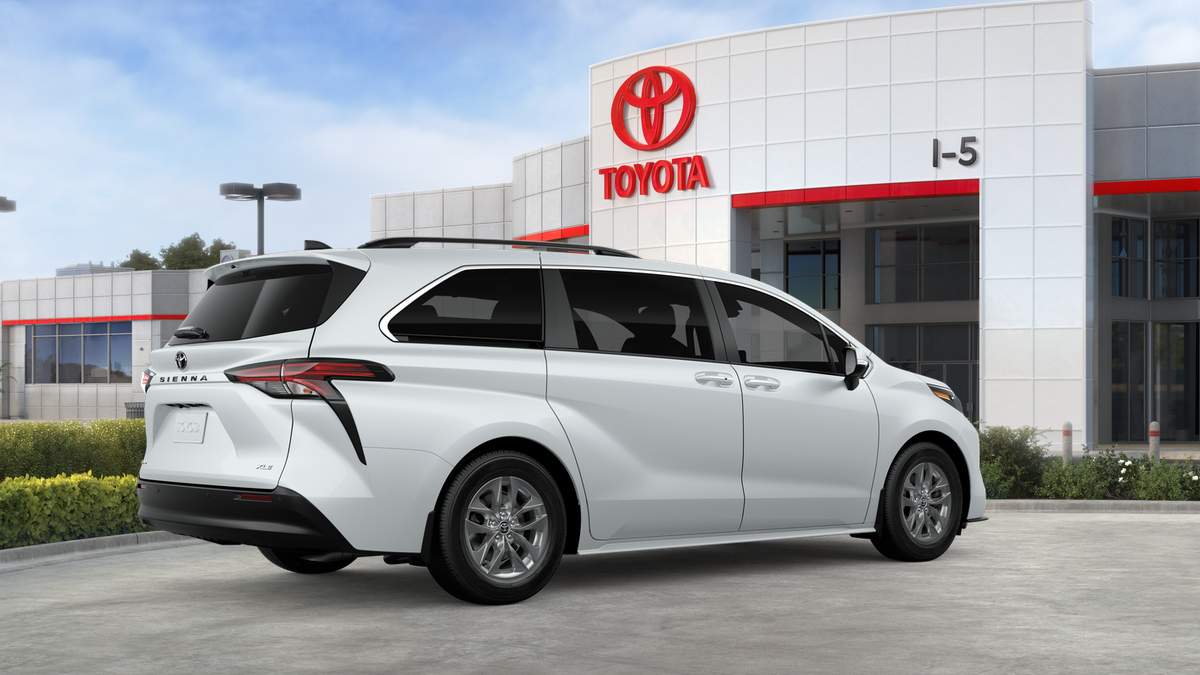 2026 Toyota Sienna XLE